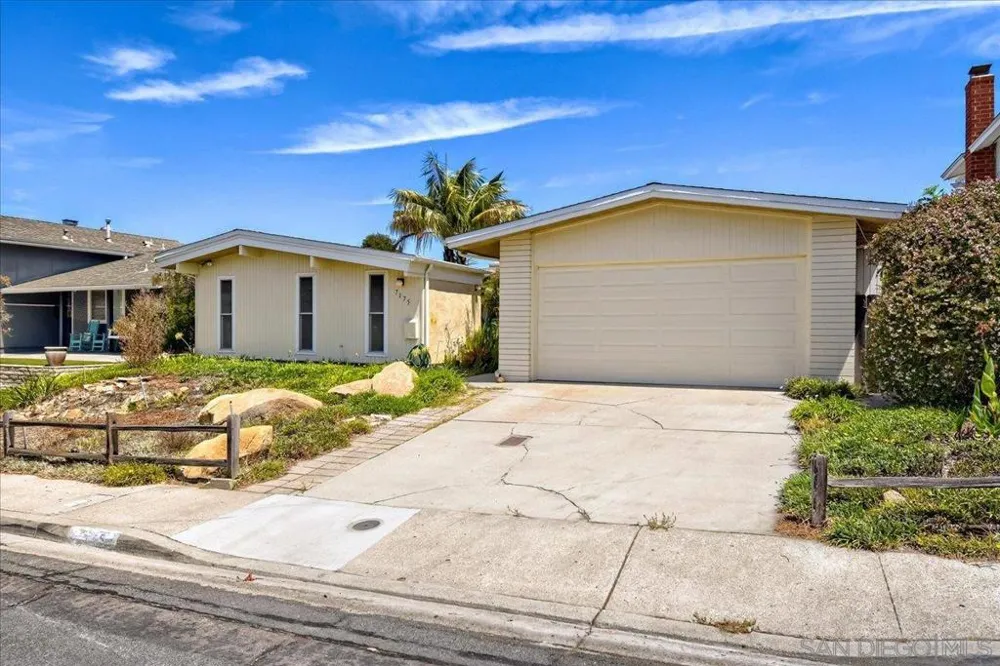 7175 Bobhird Drive San Diego, CA 92119