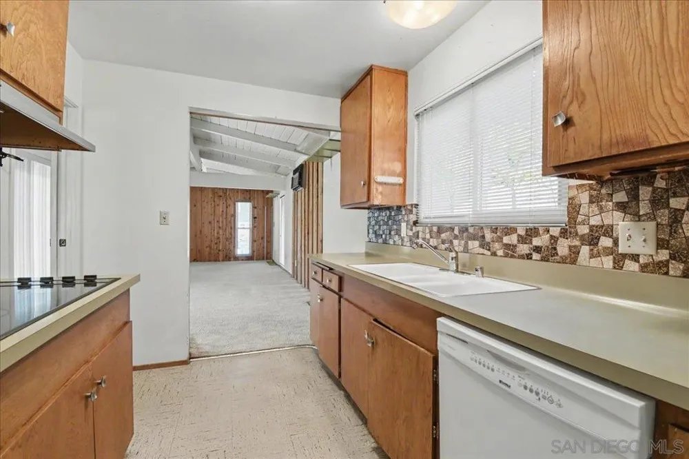 7175 Bobhird Drive San Diego, CA 92119