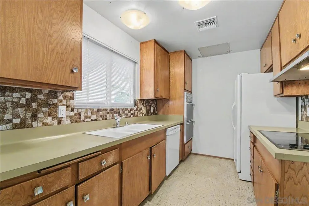 7175 Bobhird Drive San Diego, CA 92119