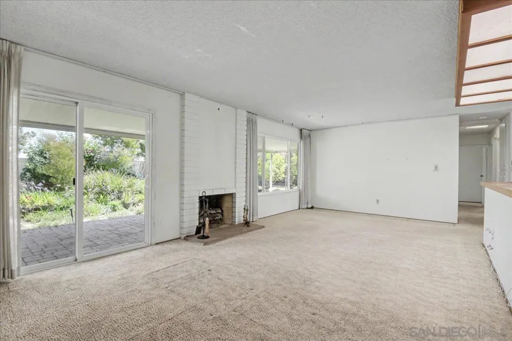 7175 Bobhird Drive San Diego, CA 92119
