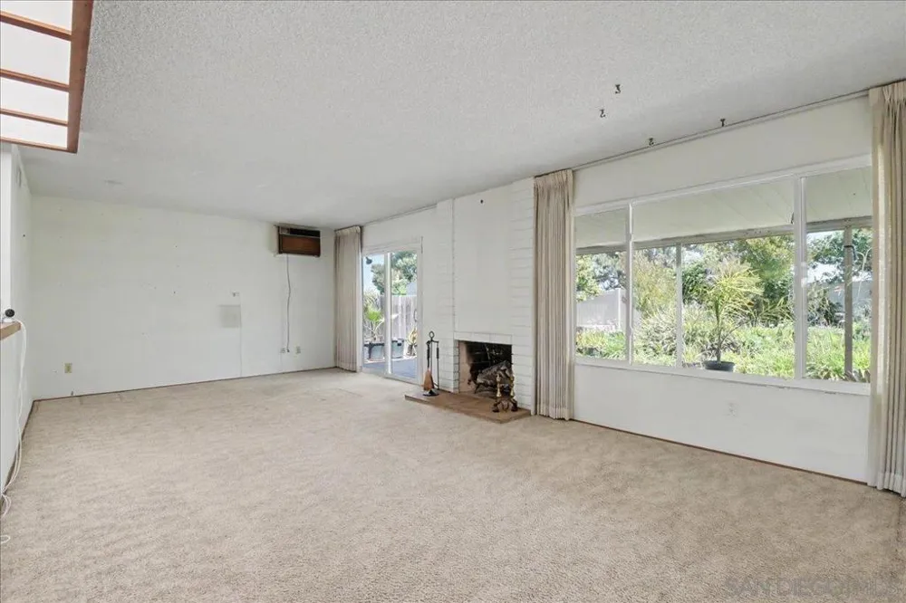 7175 Bobhird Drive San Diego, CA 92119