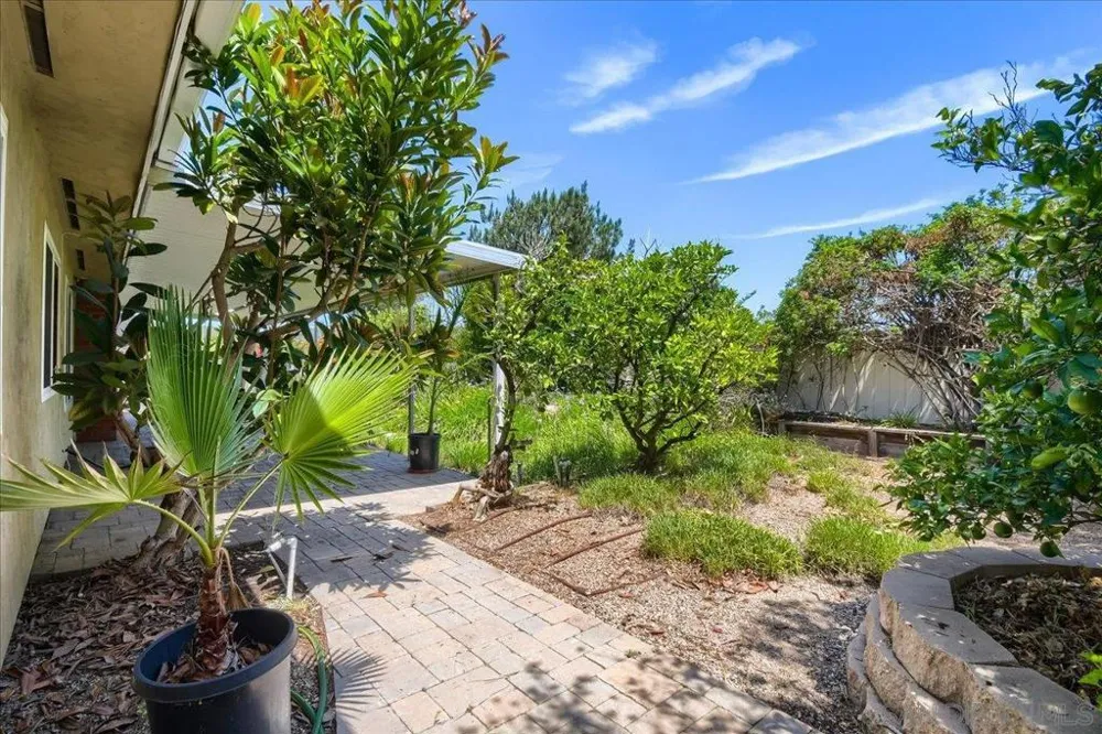 7175 Bobhird Drive San Diego, CA 92119