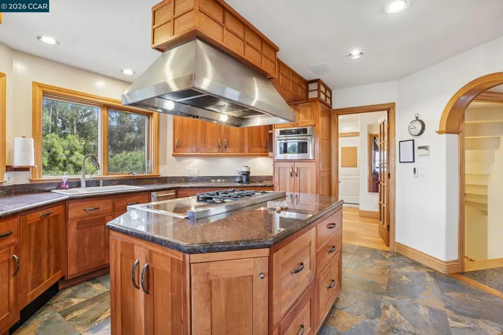 3906 Arbutus Ct Hayward, CA 94542