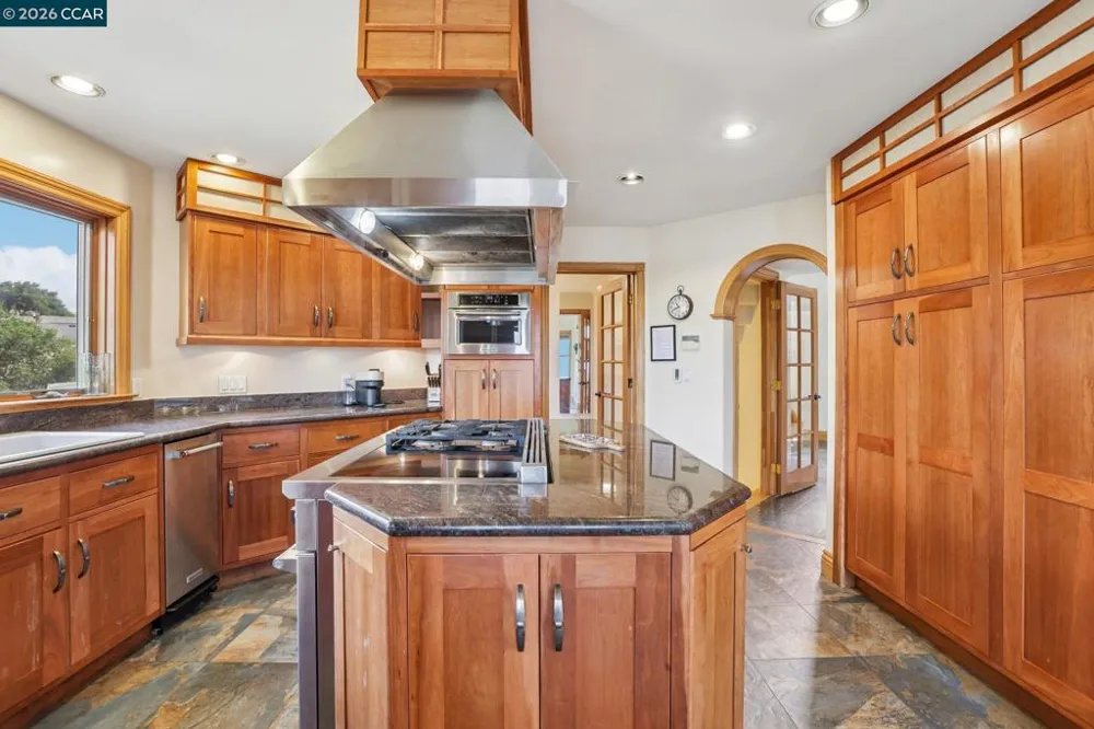 3906 Arbutus Ct Hayward, CA 94542