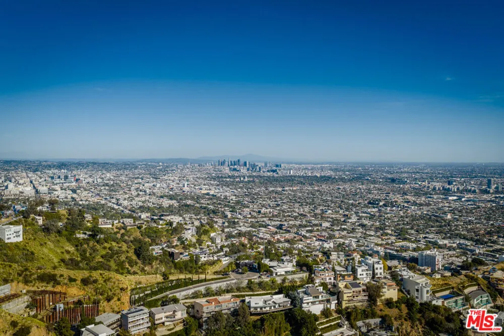 2189 Sunset Plaza Drive Los Angeles, CA 90069