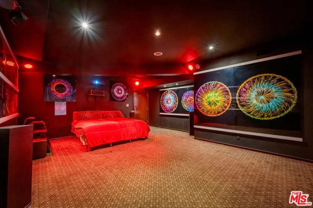 2189 Sunset Plaza Drive Los Angeles, CA 90069