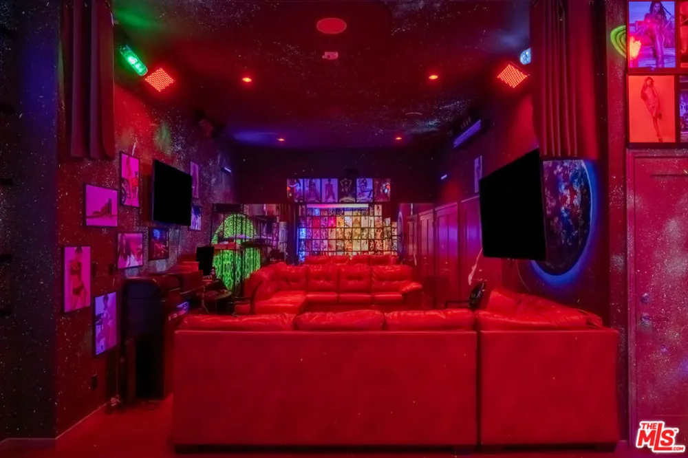 2189 Sunset Plaza Drive Los Angeles, CA 90069