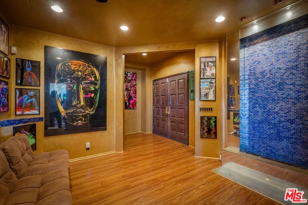 2189 Sunset Plaza Drive Los Angeles, CA 90069