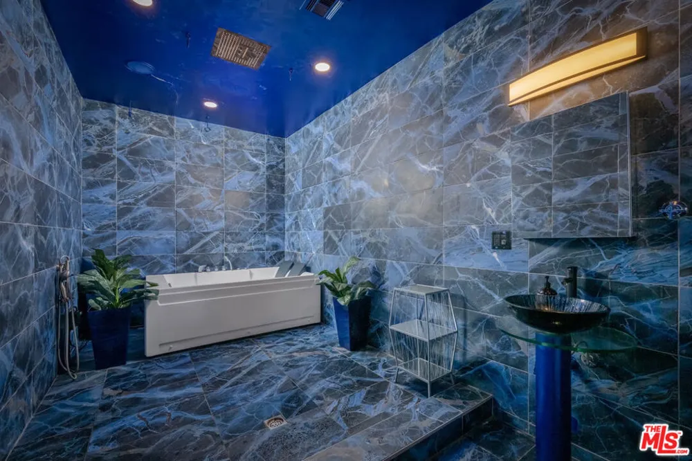 2189 Sunset Plaza Drive Los Angeles, CA 90069