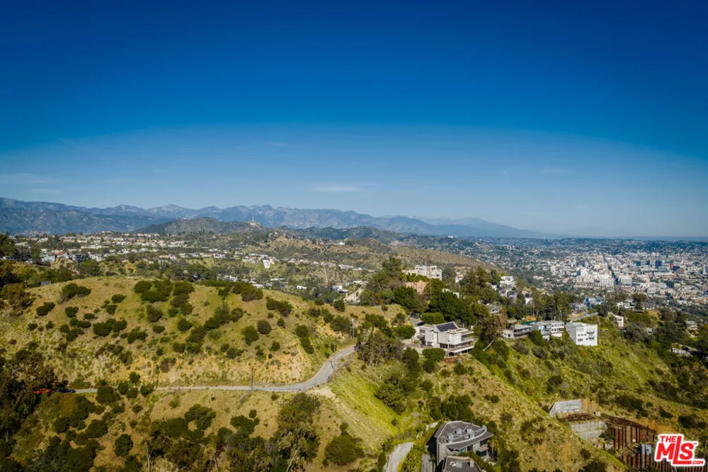 2189 Sunset Plaza Drive Los Angeles, CA 90069