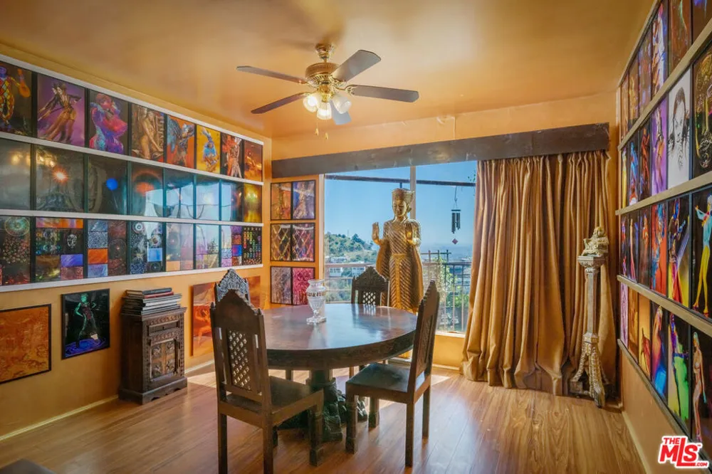 2189 Sunset Plaza Drive Los Angeles, CA 90069