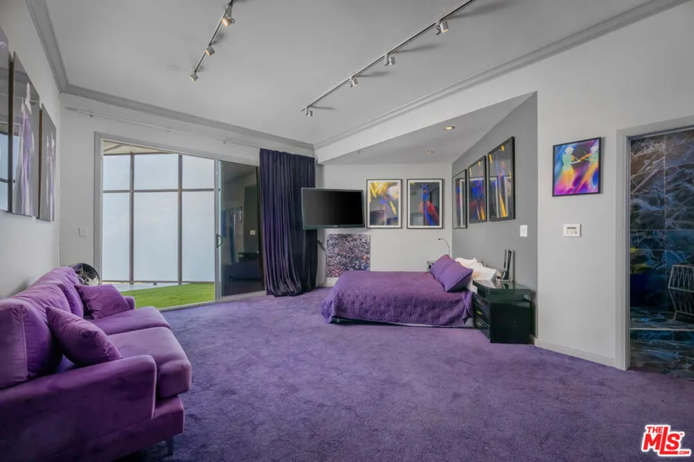 2189 Sunset Plaza Drive Los Angeles, CA 90069