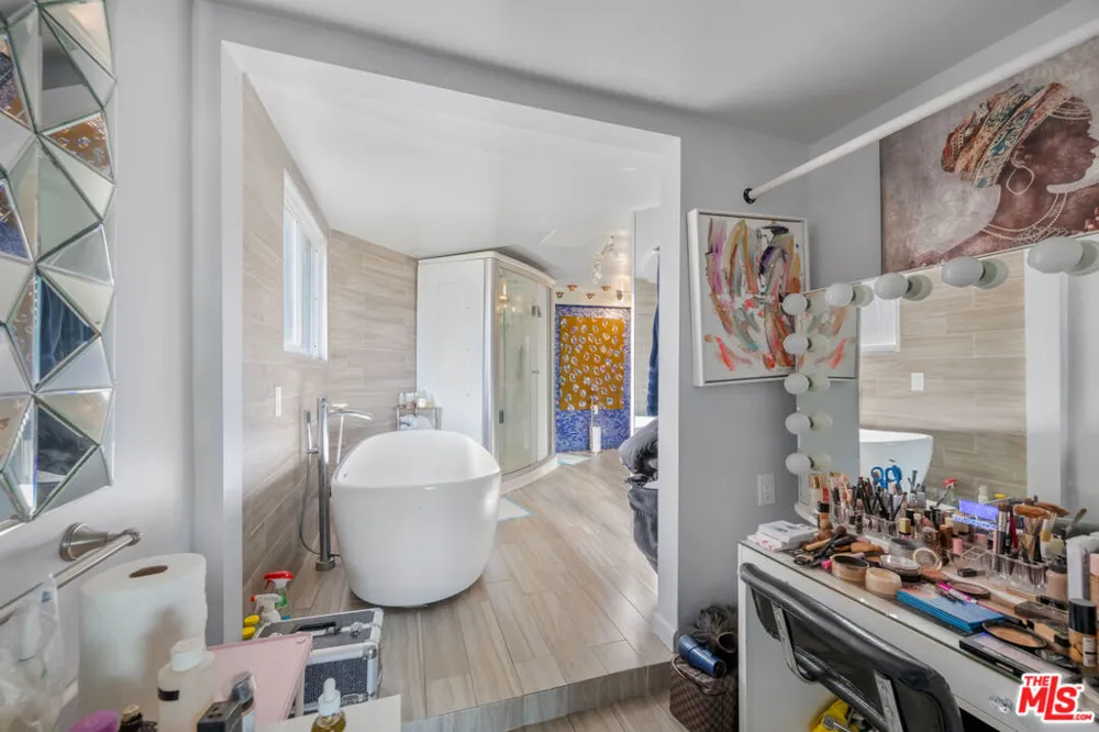 2189 Sunset Plaza Drive Los Angeles, CA 90069