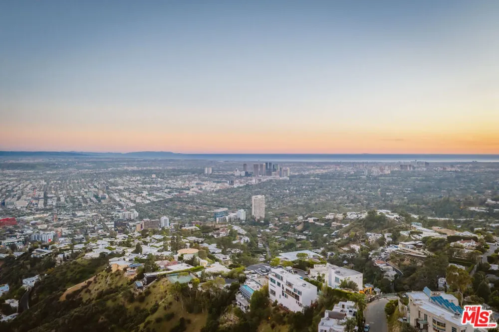 2189 Sunset Plaza Drive Los Angeles, CA 90069