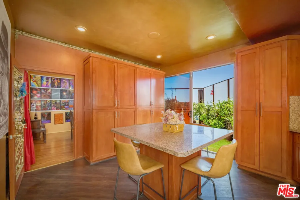 2189 Sunset Plaza Drive Los Angeles, CA 90069