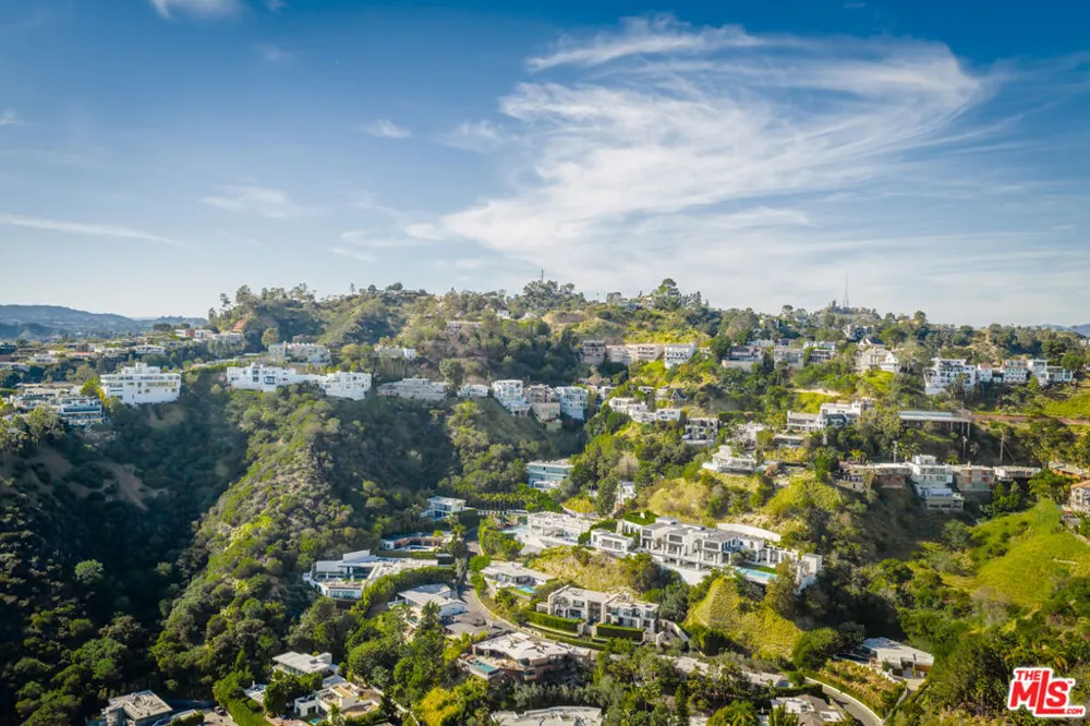 2189 Sunset Plaza Drive Los Angeles, CA 90069
