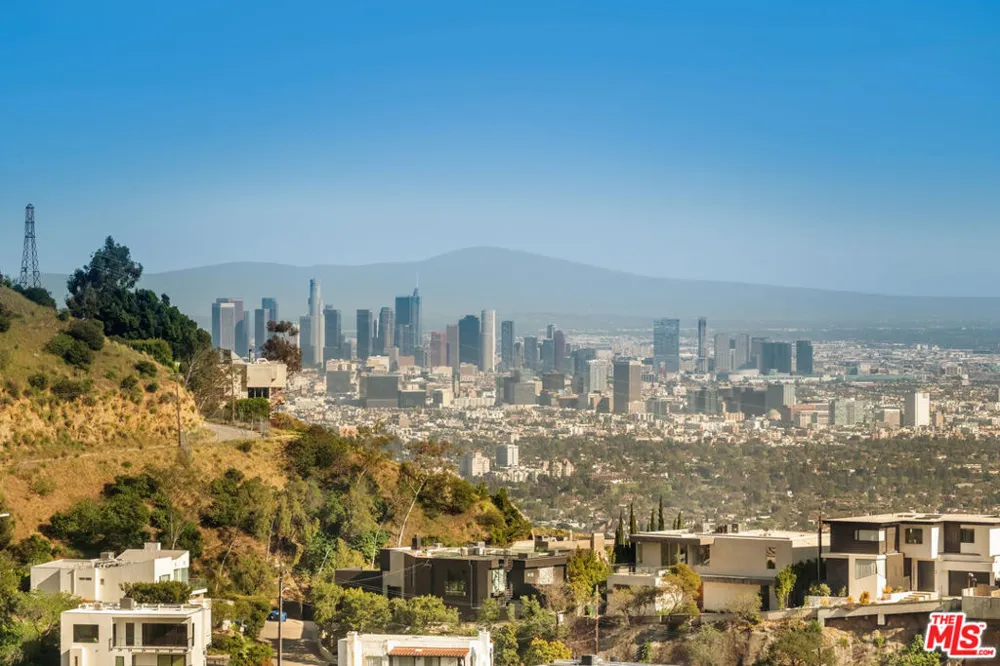 2189 Sunset Plaza Drive Los Angeles, CA 90069