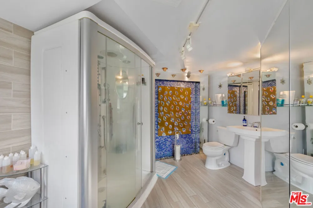 2189 Sunset Plaza Drive Los Angeles, CA 90069