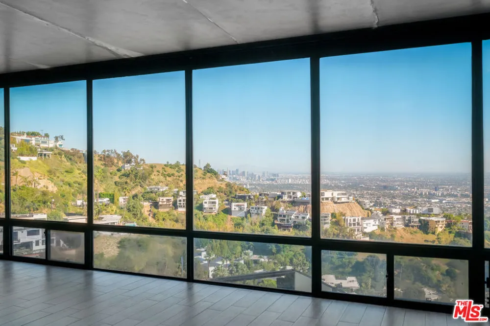 2189 Sunset Plaza Drive Los Angeles, CA 90069