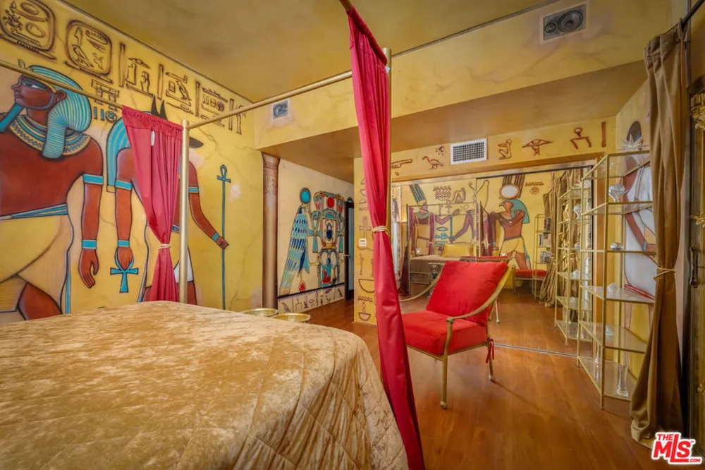 2189 Sunset Plaza Drive Los Angeles, CA 90069