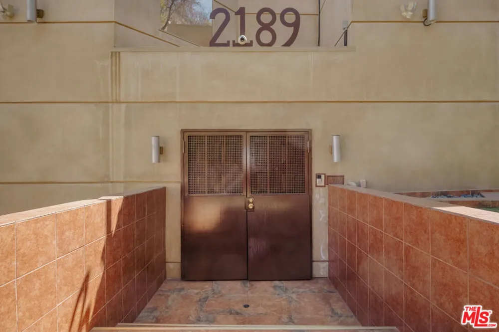 2189 Sunset Plaza Drive Los Angeles, CA 90069