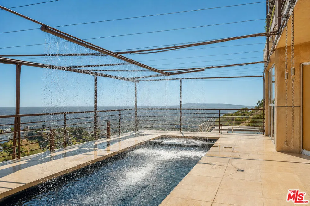 2189 Sunset Plaza Drive Los Angeles, CA 90069