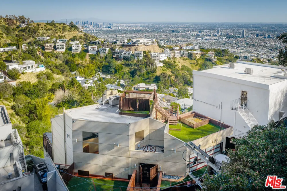 2189 Sunset Plaza Drive Los Angeles, CA 90069