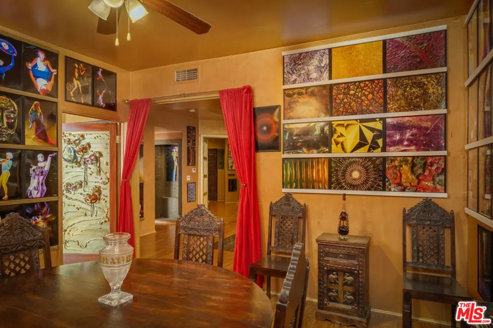 2189 Sunset Plaza Drive Los Angeles, CA 90069