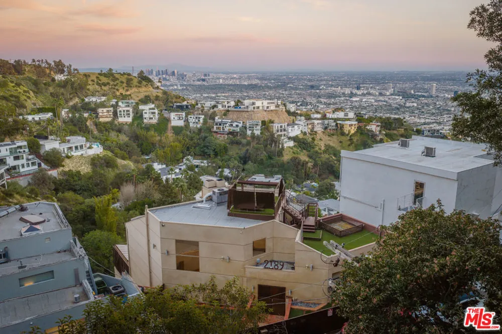 2189 Sunset Plaza Drive Los Angeles, CA 90069