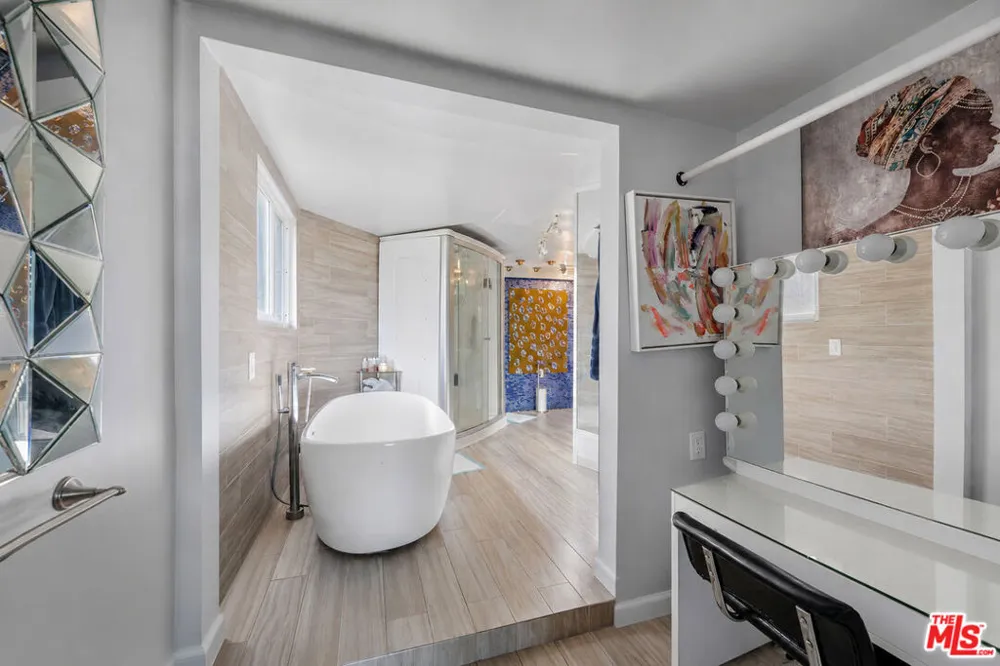 2189 Sunset Plaza Drive Los Angeles, CA 90069