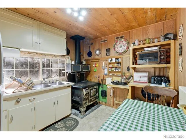 2476 Riverside Drive Lyons, CO 80540