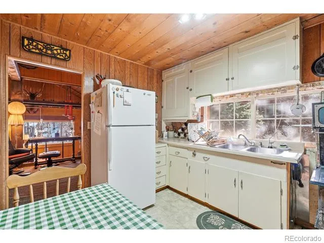 2476 Riverside Drive Lyons, CO 80540