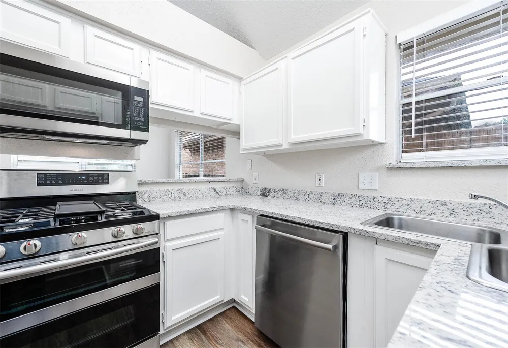 103 Avocado Street Lake Jackson, TX 77566