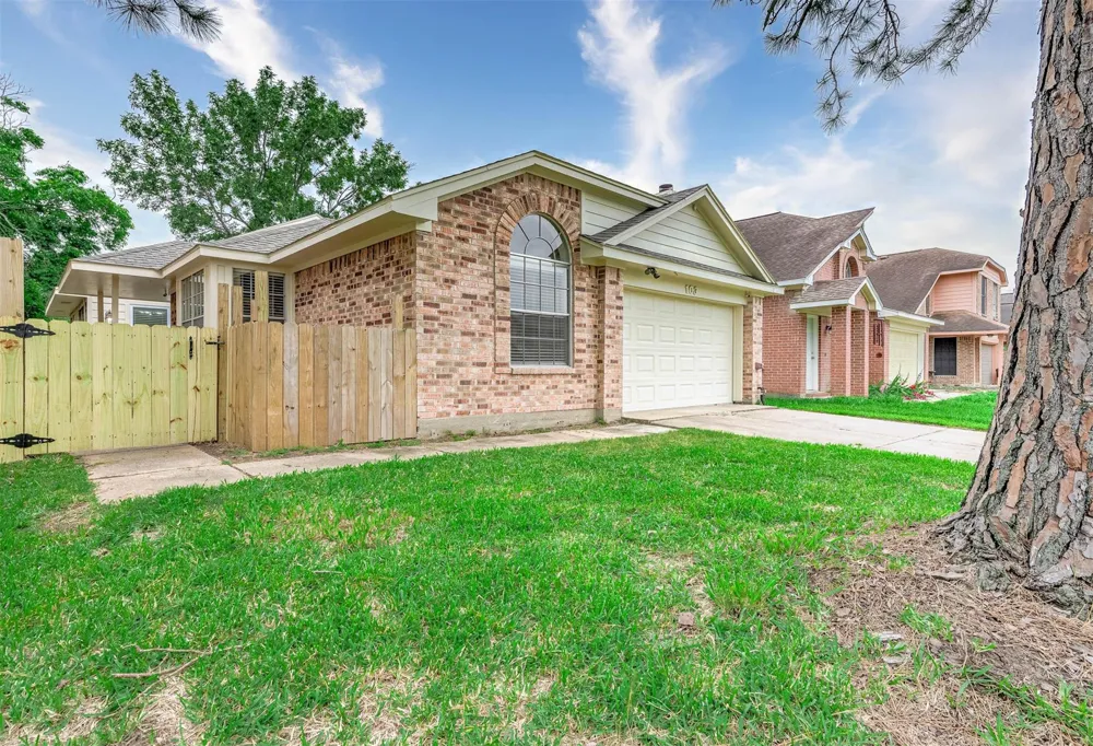 103 Avocado Street Lake Jackson, TX 77566