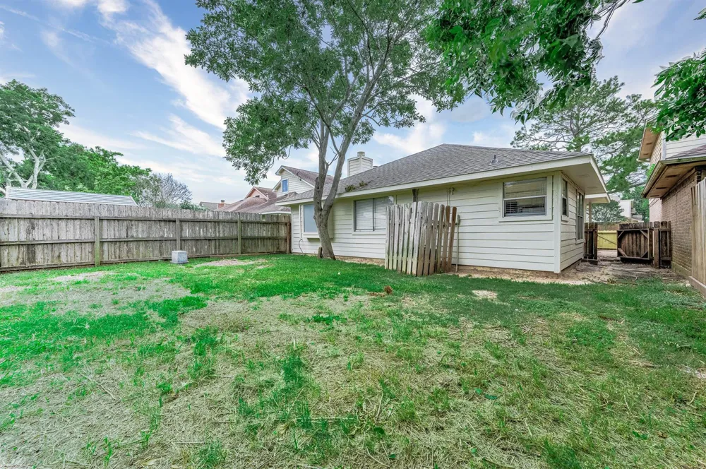 103 Avocado Street Lake Jackson, TX 77566