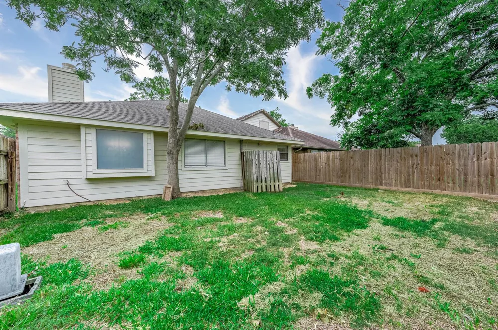 103 Avocado Street Lake Jackson, TX 77566