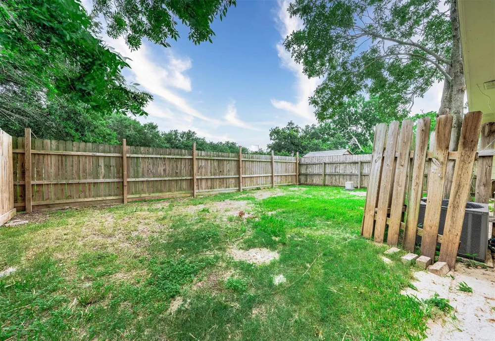 103 Avocado Street Lake Jackson, TX 77566