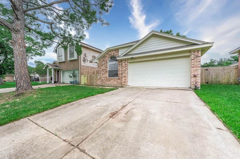 103 Avocado Street Lake Jackson, TX 77566
