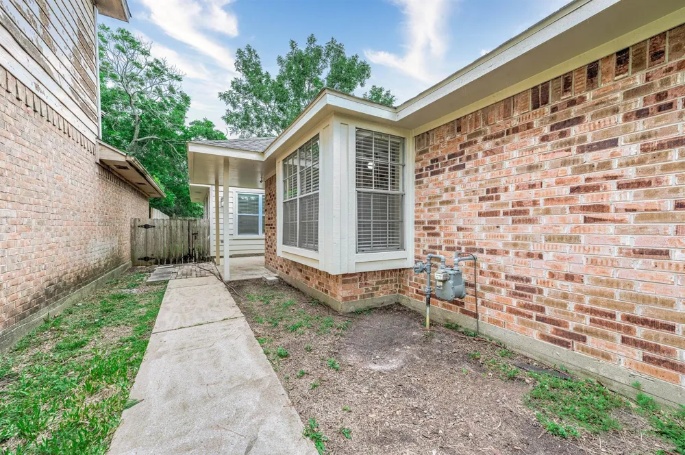 103 Avocado Street Lake Jackson, TX 77566