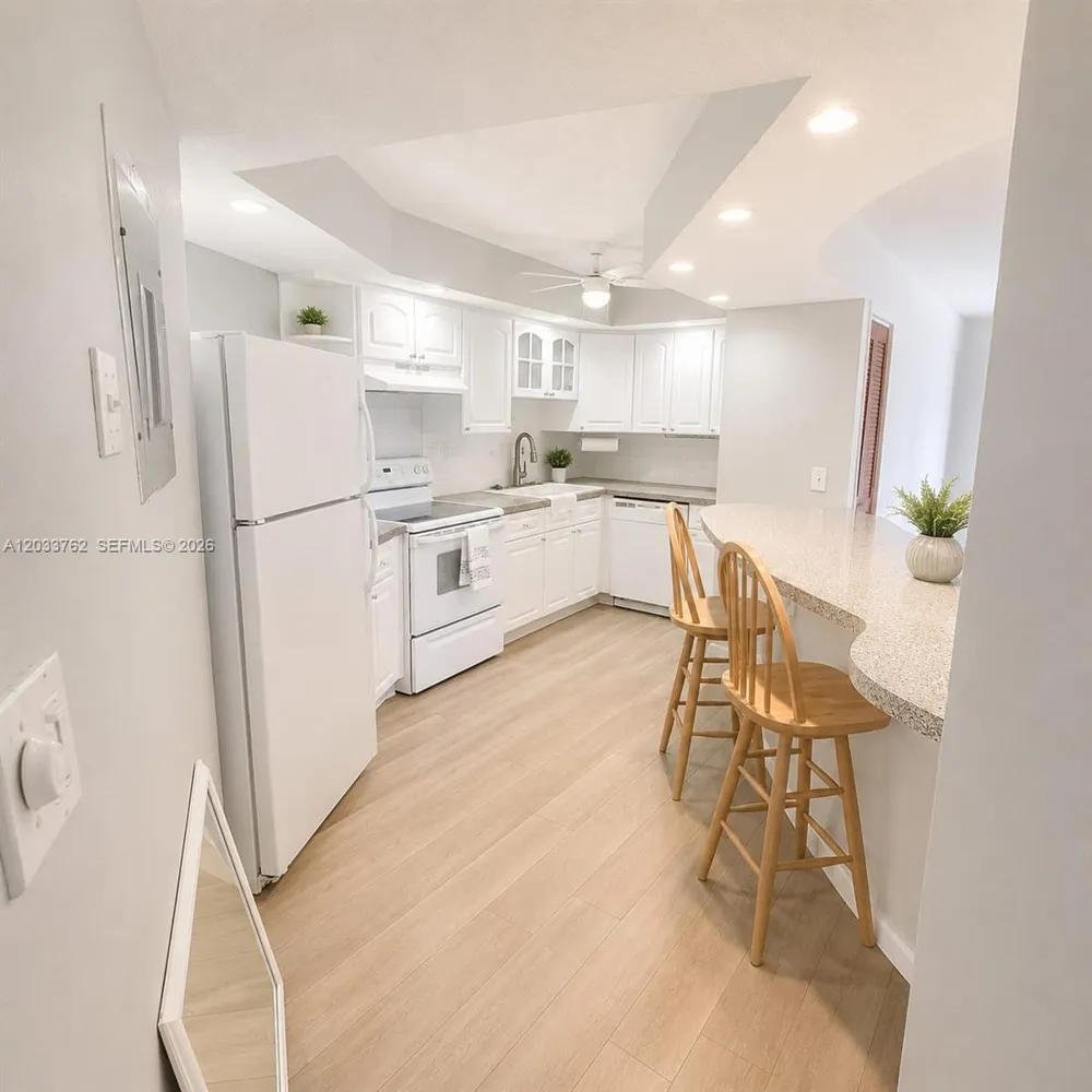 800 Parkview Dr #512 Hallandale Beach, FL 33009