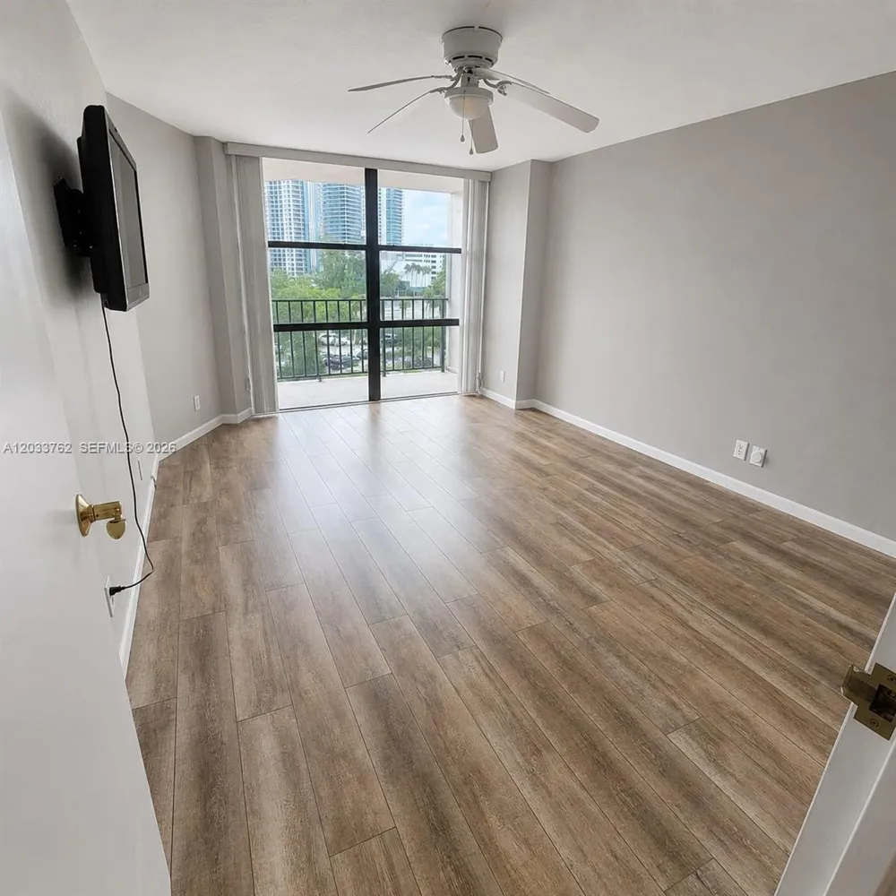 800 Parkview Dr #512 Hallandale Beach, FL 33009