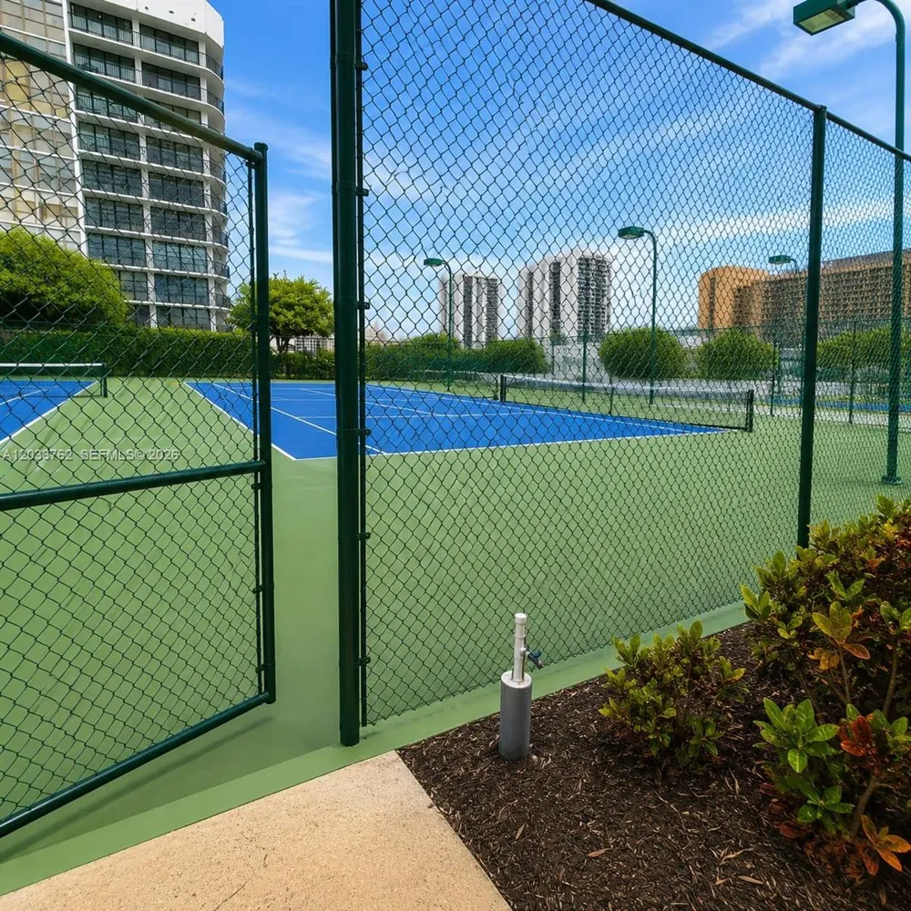 800 Parkview Dr #512 Hallandale Beach, FL 33009