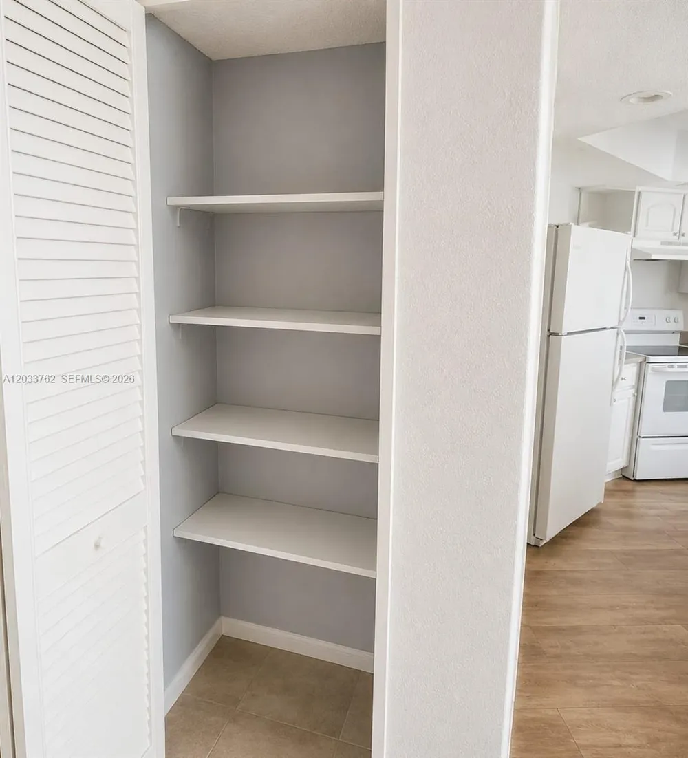 800 Parkview Dr #512 Hallandale Beach, FL 33009