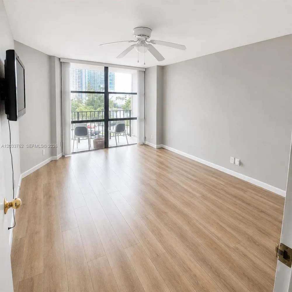 800 Parkview Dr #512 Hallandale Beach, FL 33009