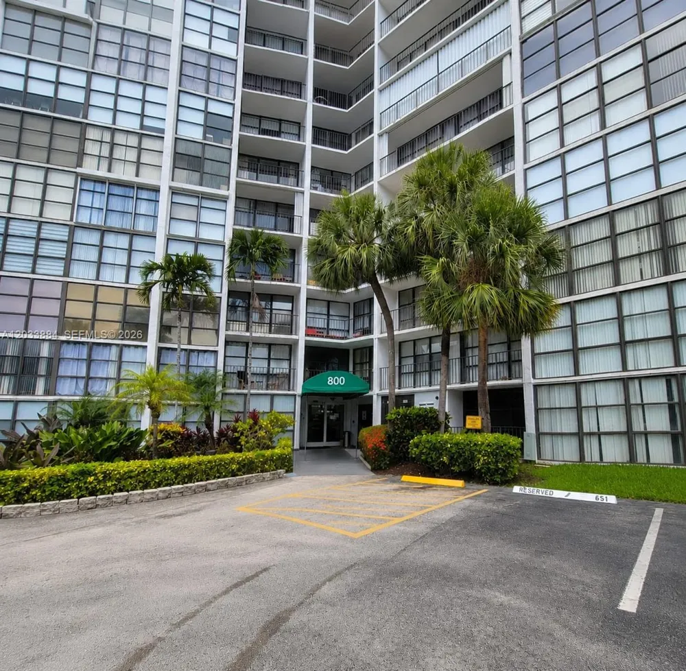 800 Parkview Dr #512 Hallandale Beach, FL 33009