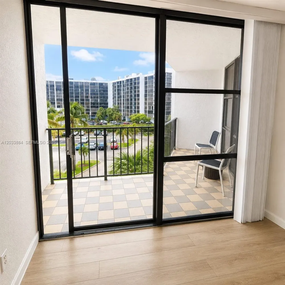 800 Parkview Dr #512 Hallandale Beach, FL 33009