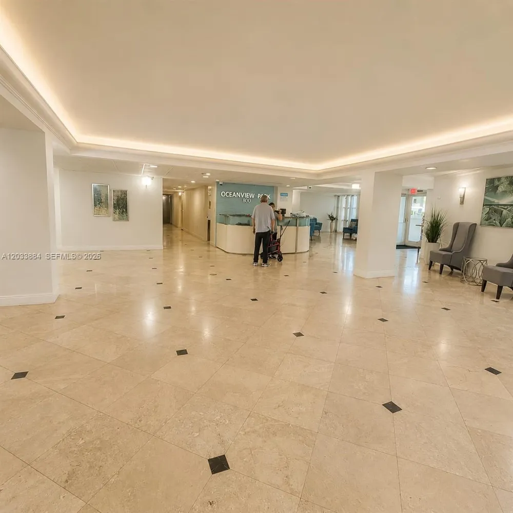 800 Parkview Dr #512 Hallandale Beach, FL 33009
