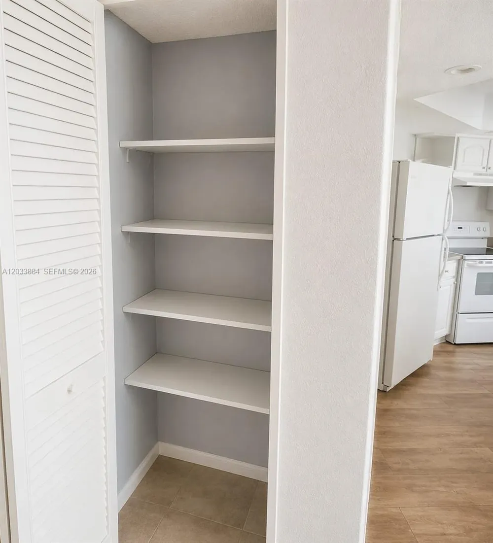 800 Parkview Dr #512 Hallandale Beach, FL 33009