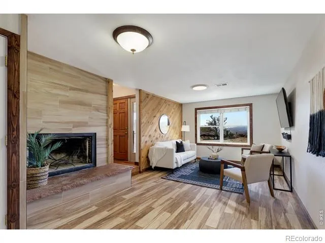 1050 Sunrise Drive Lyons, CO 80540