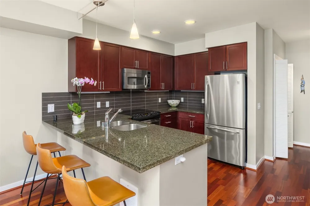 125 Ferncliff Avenue NE #E242 Bainbridge Island, WA 98110